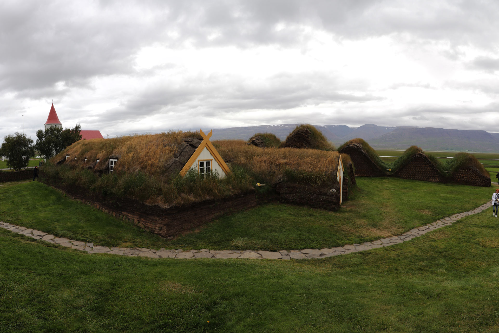 ... die innere Struktur des Gehöfts besteht aus Holz ...