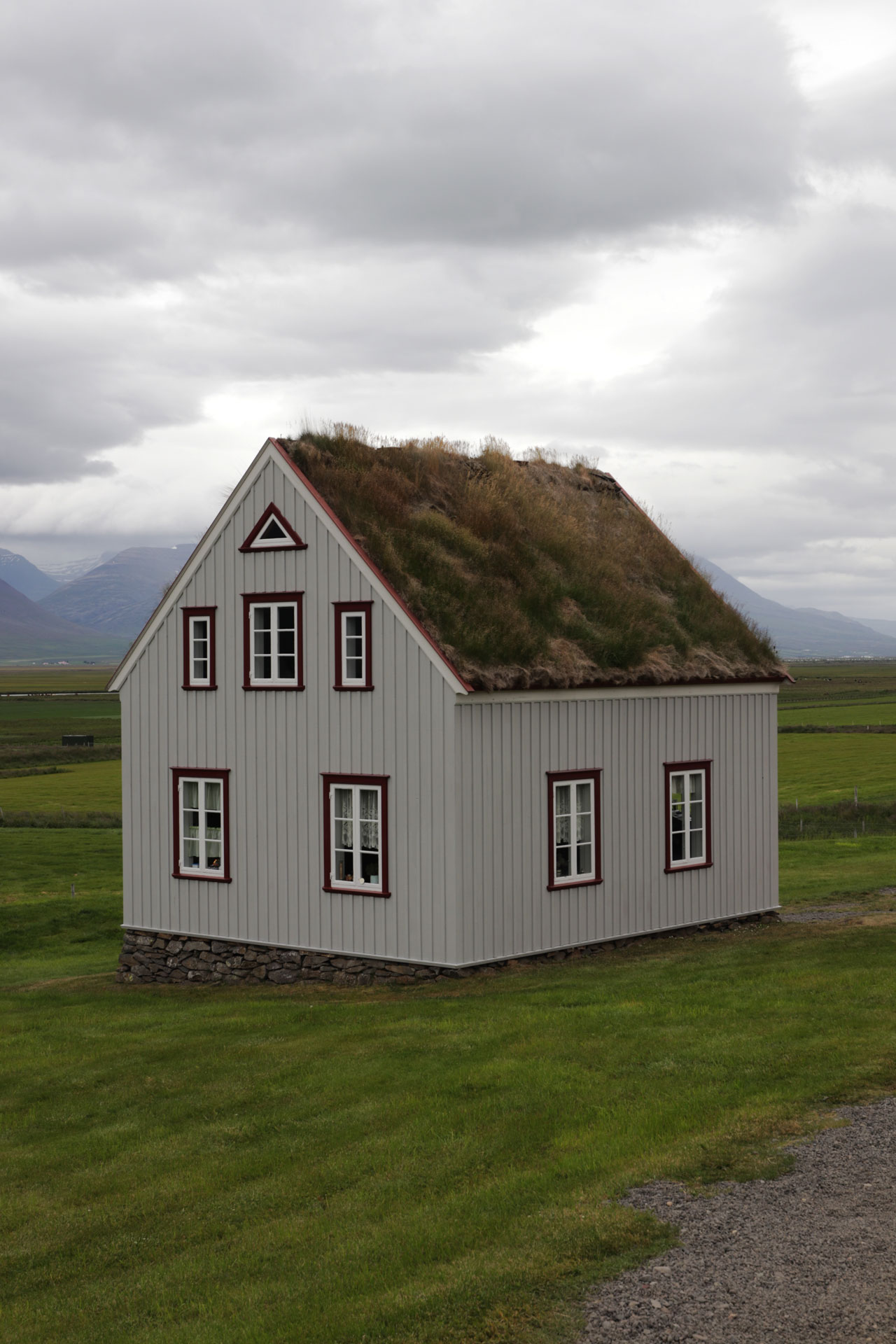 Neueres Gebäude mit Torf Dach