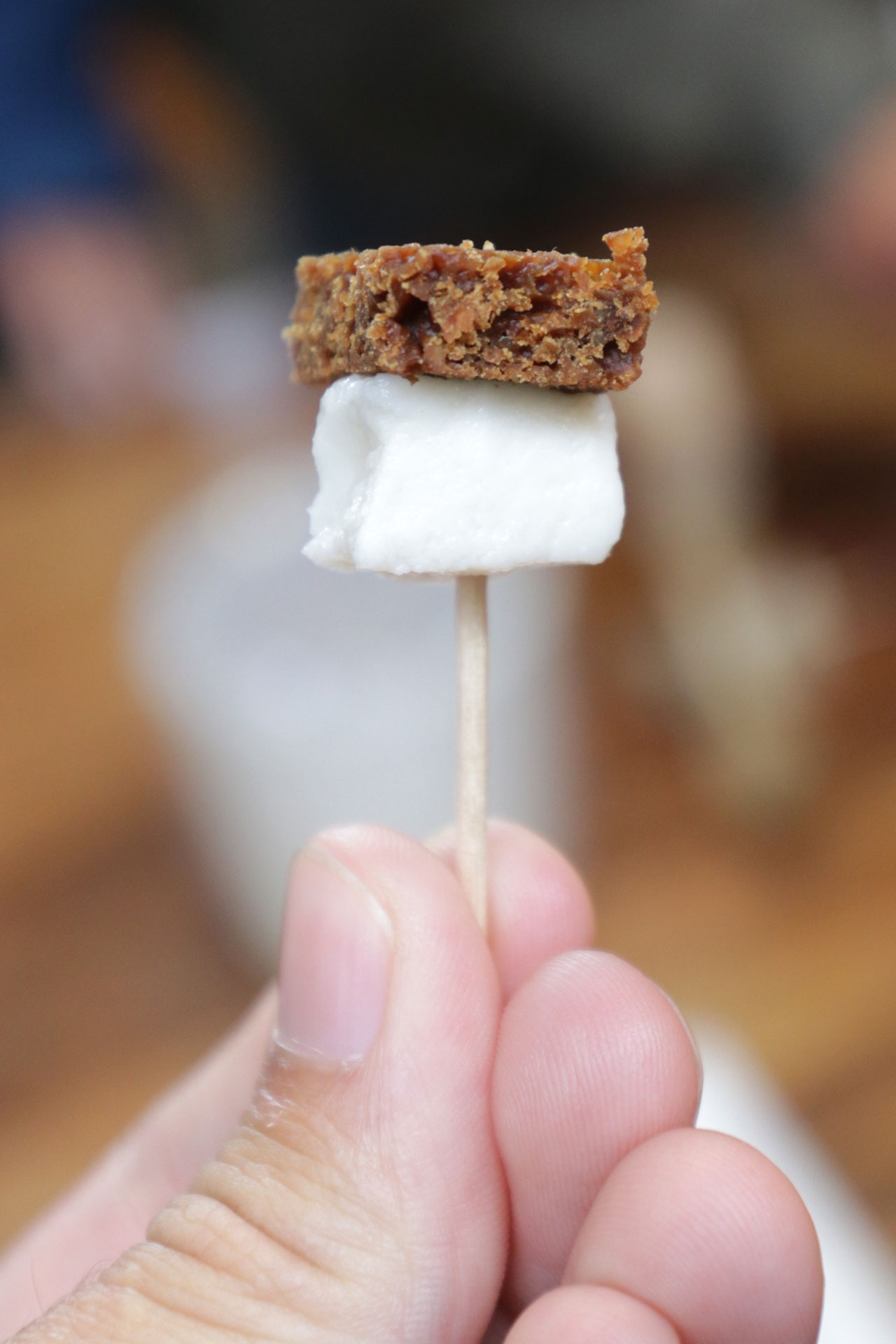 Mutprobe "Fermentierter Grönlandhai mit Brot" ...