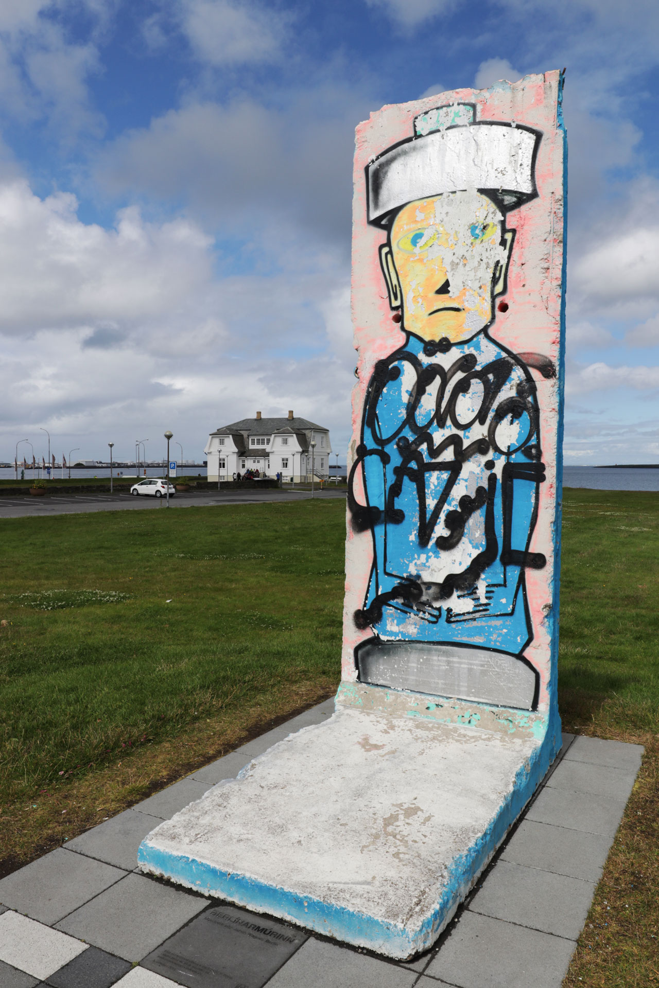 Berliner Mauer, im Hintergrund Höfði ...