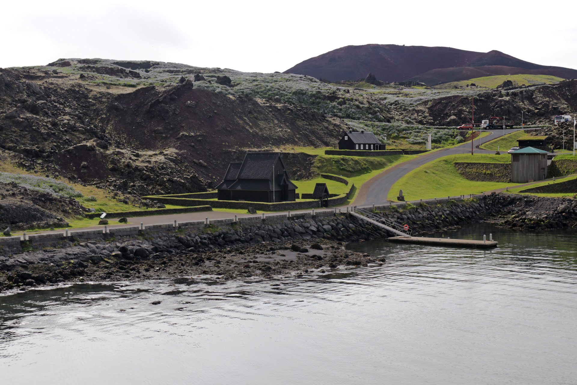 Einfahrt in den Hafen von Heimaey