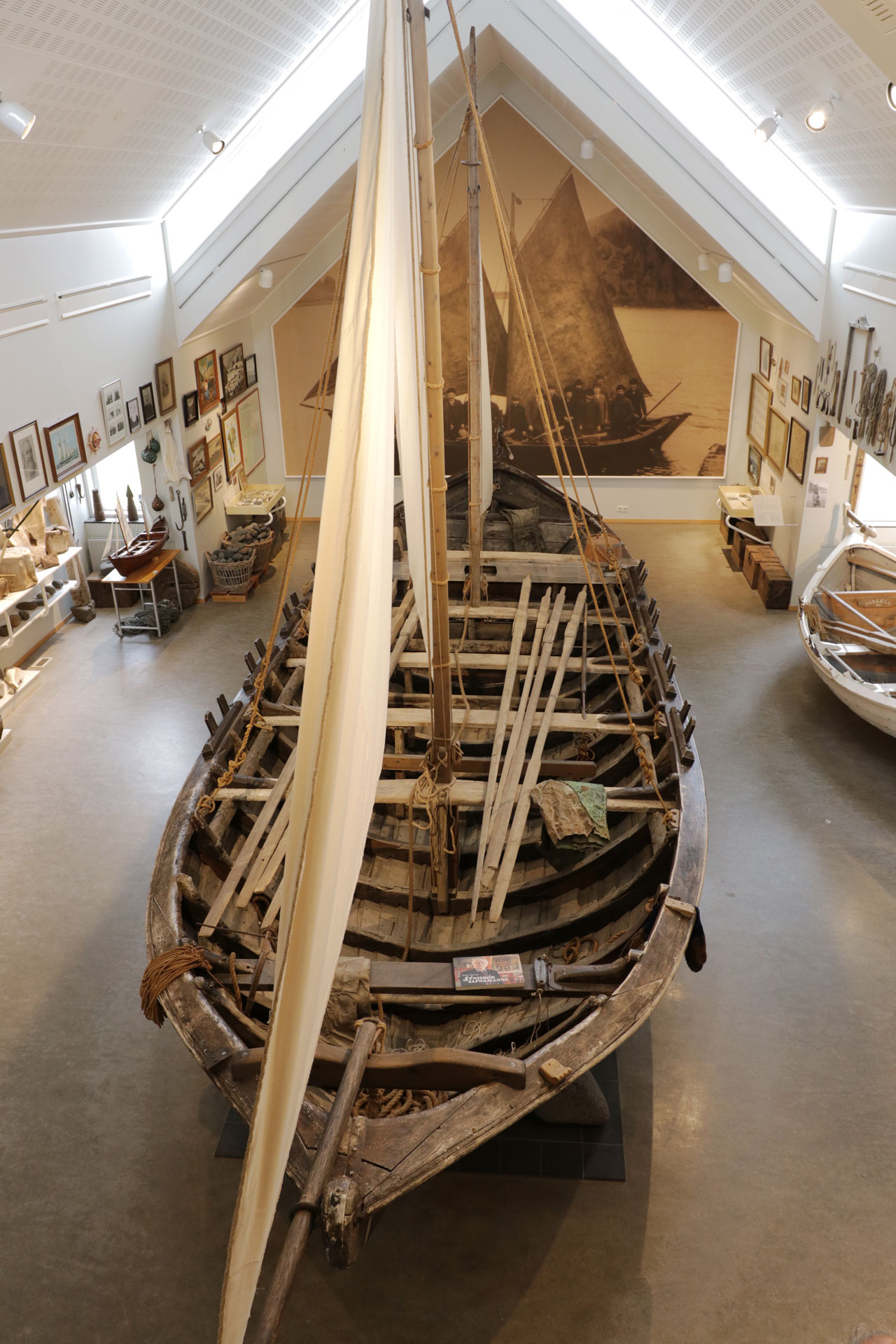 Altes isländisches Fischerboot im Skogar Museum