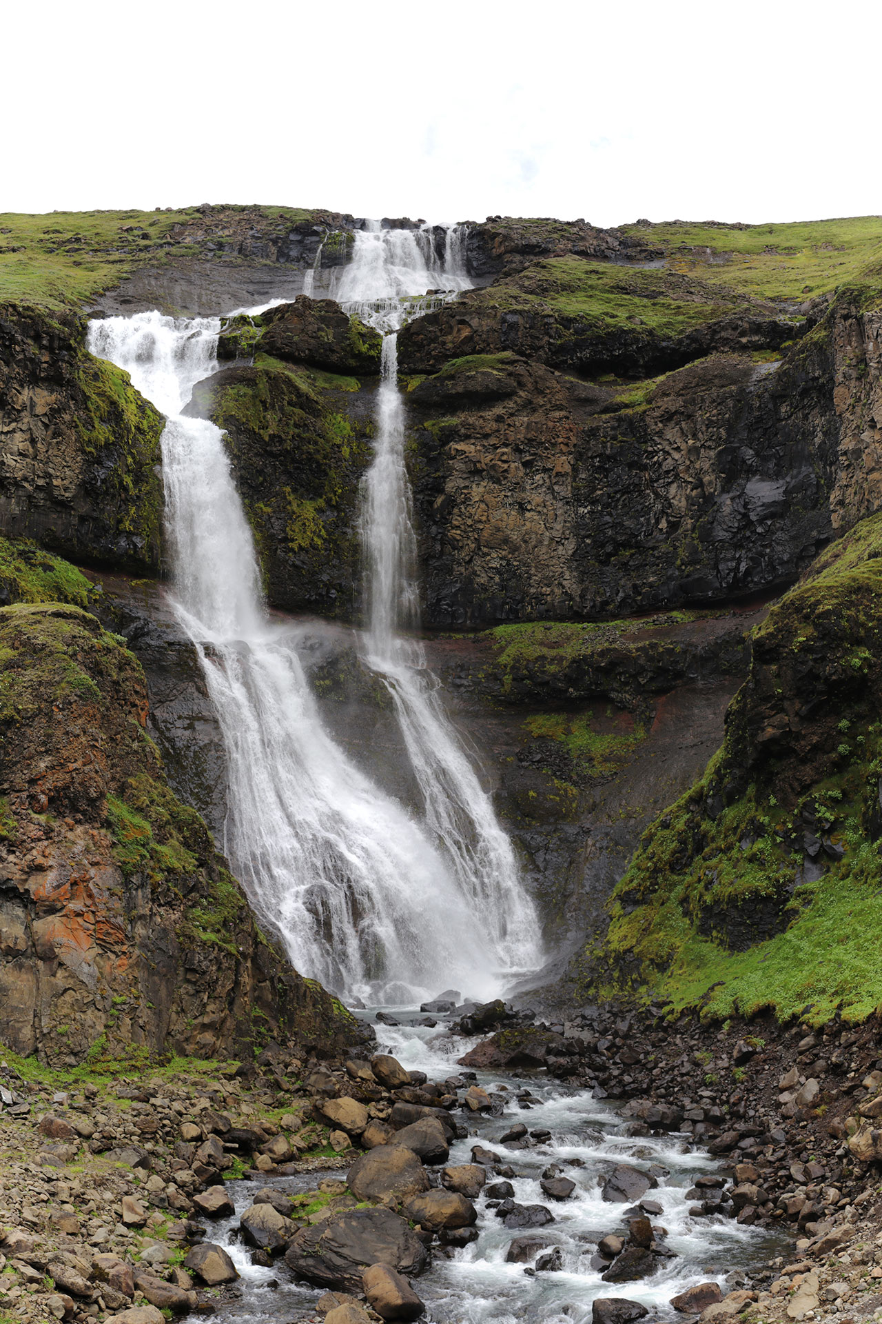 Wasserfall am Straßenrand ...
