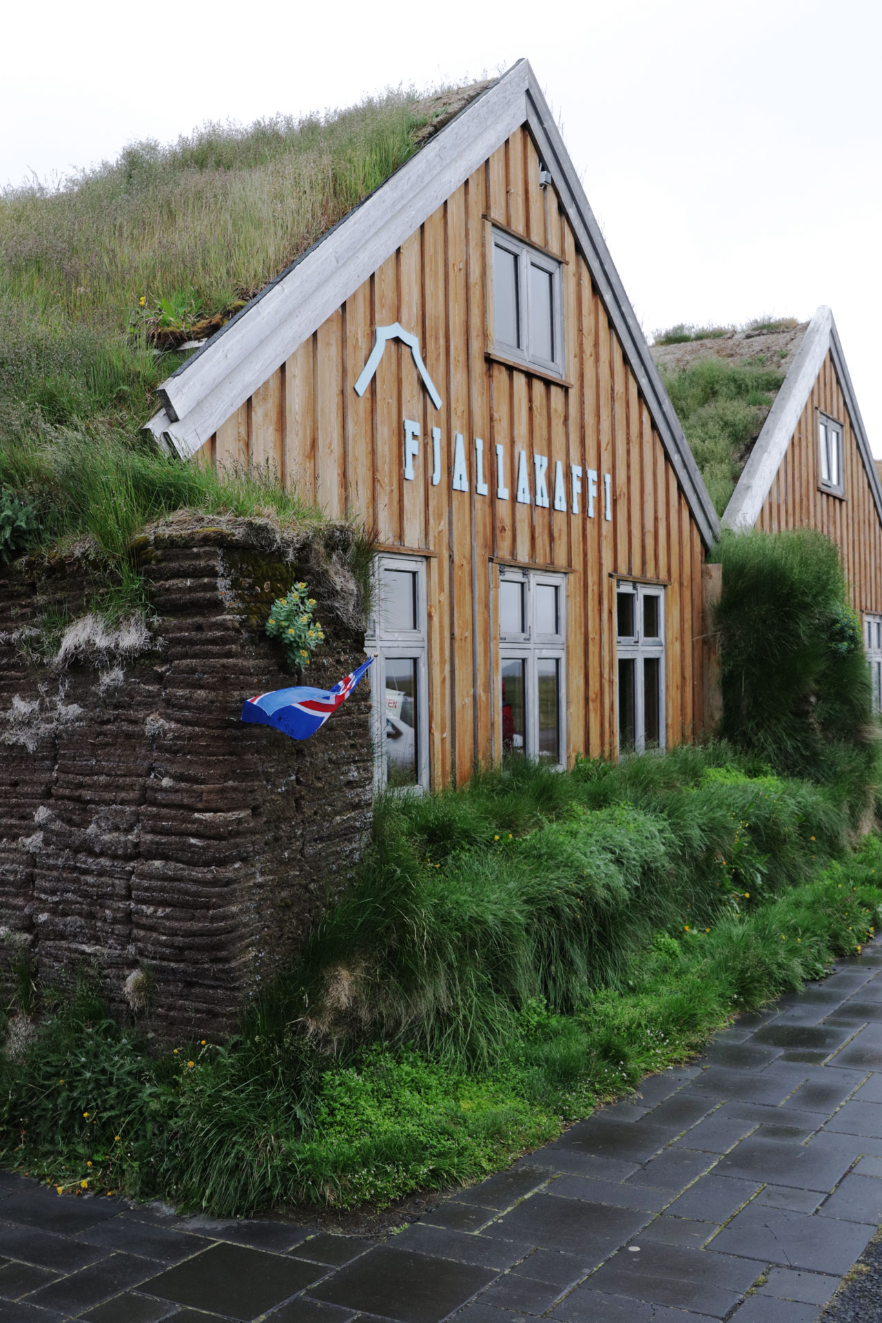 Halt bei Fjallakafei, hier gab es leckere selbstgemachte "Love Balls" zum Essen...