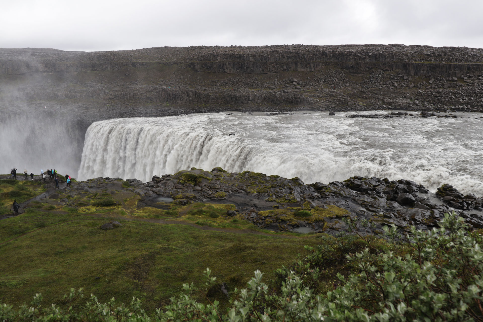 Der Wasserfall Dettifoss ...