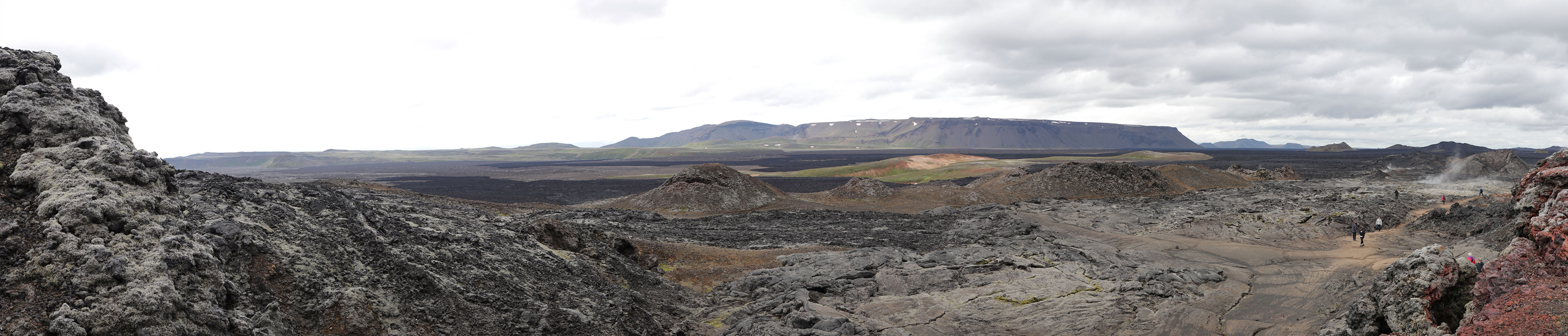 Blick über die Lava Felder von Krafla ...