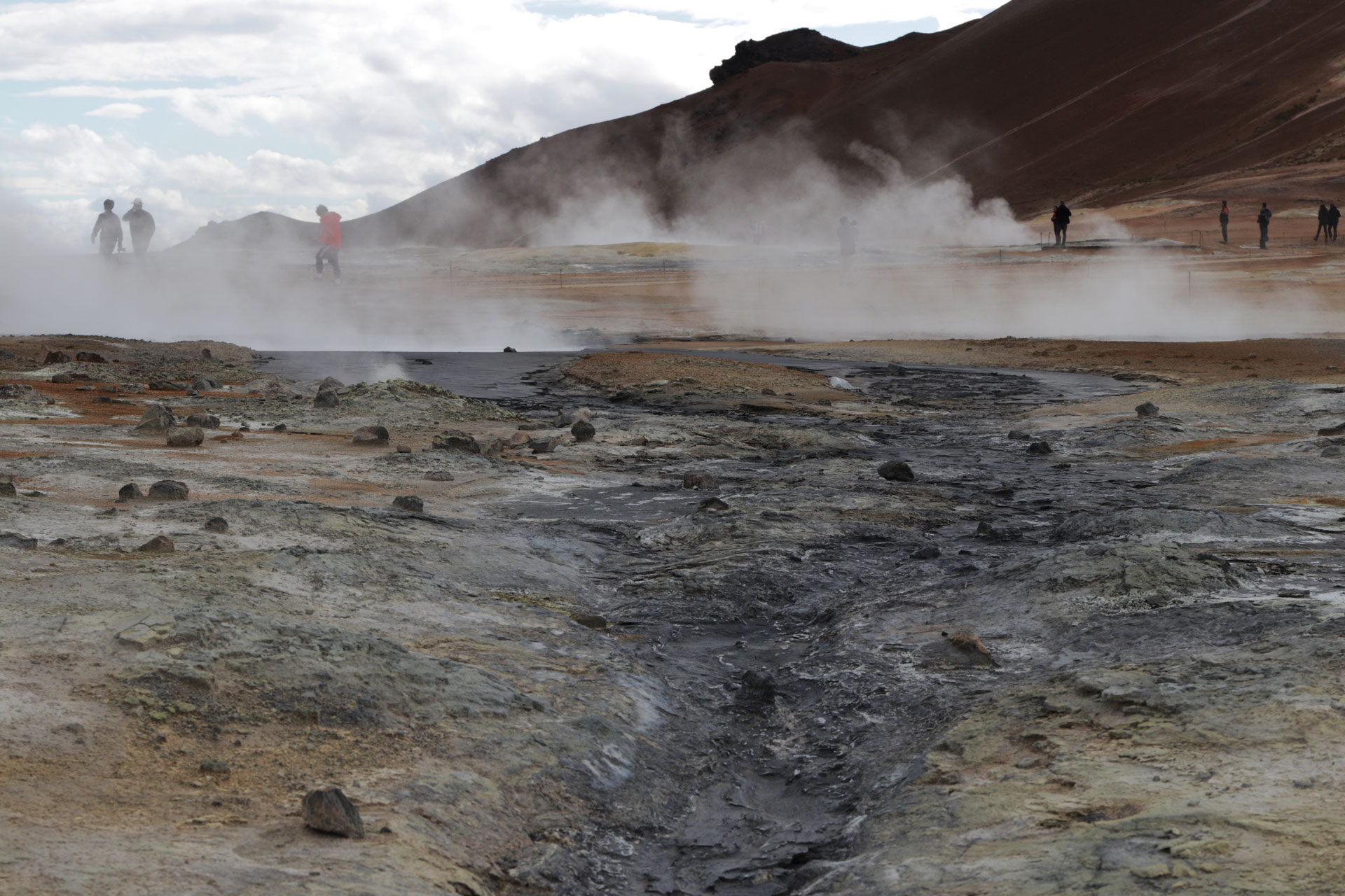 In der Nähe liegen auch die Schlammquellen von Námaskarð ...