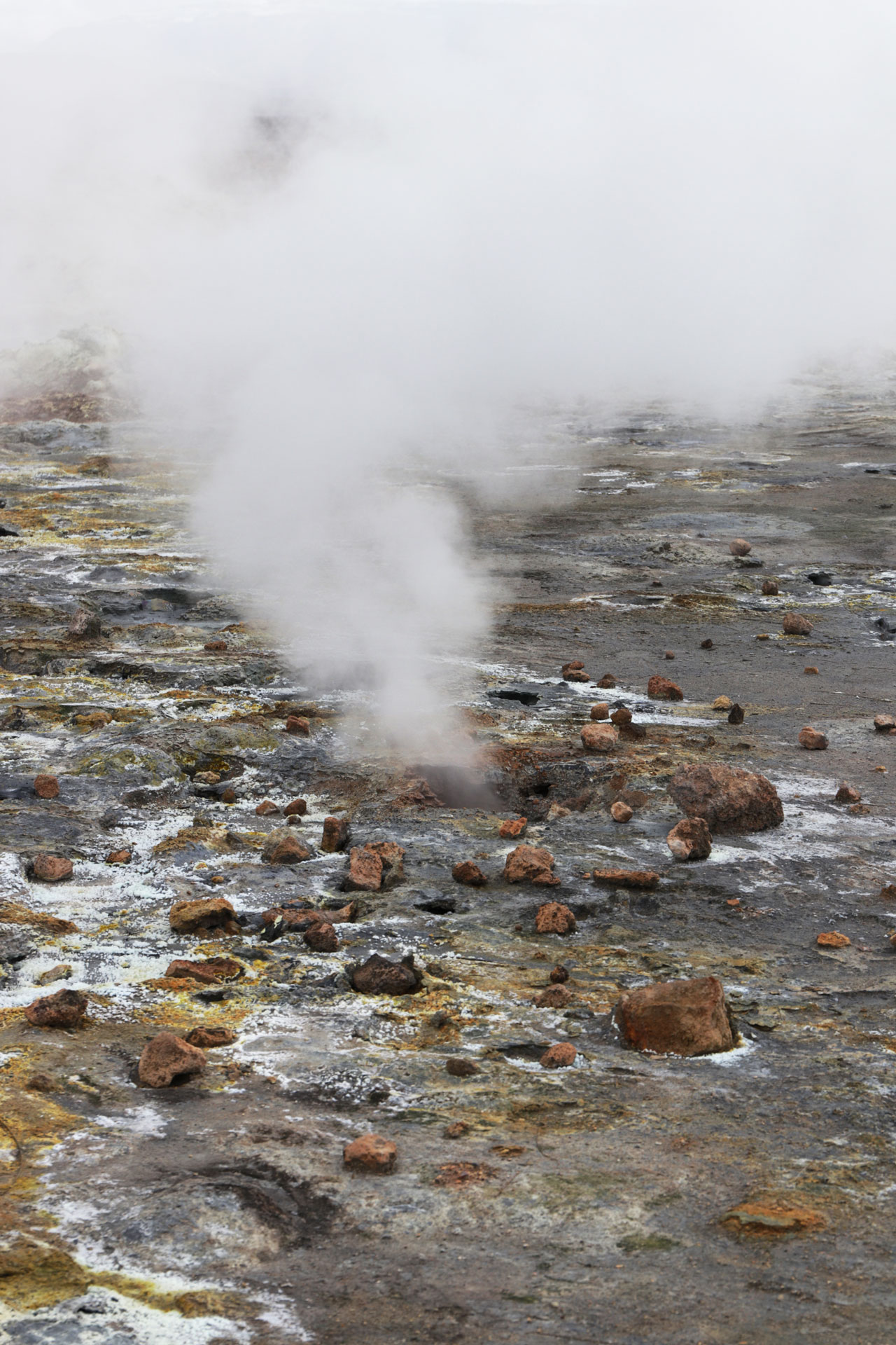 ... auch hier gibt es auch Öffnungen, aus denen heißer Dampf strömt